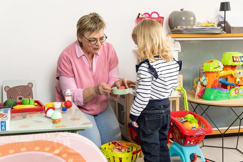 Hilde en Jinte spelen samen