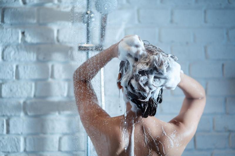 Energie en het klimaat besparen: neem een douche
